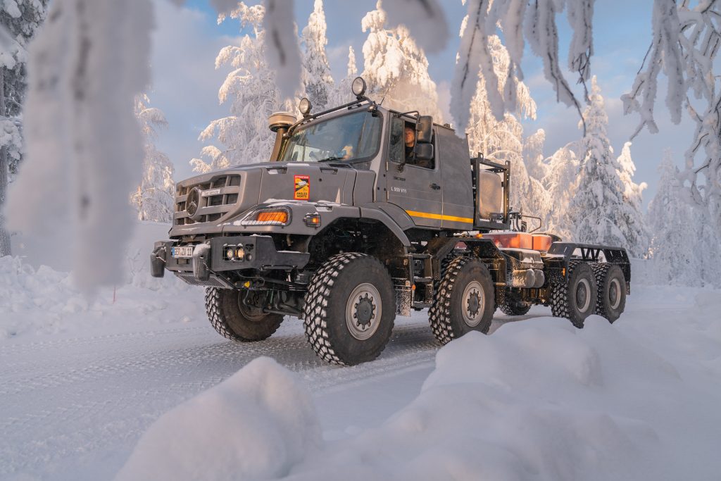 北极圈内亮起绿灯:戴姆勒卡车国防车辆在冰雪极寒中完成冬季测试