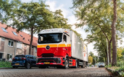 奔驰卡车获大单：Simon Loos再购75辆eActros 600，持续推进车队电动化