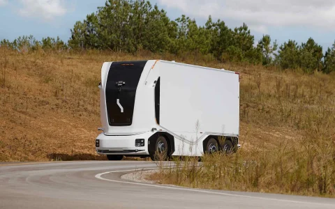 欧洲无驾驶室卡车亮相得州：Einride T-Pod开启高速公路实测