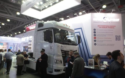 卡玛兹在莫斯科展出搭载ADAS系统的54901牵引车
