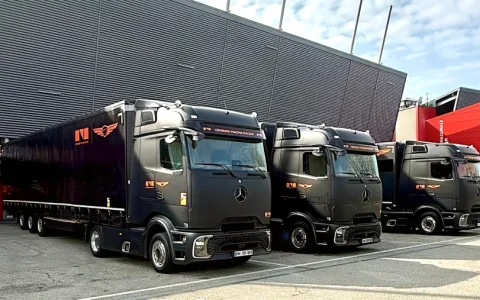 驰骋赛道之后，由奔驰卡车护航——Wensink Trucks向现代车队交付四辆Actros牵引车