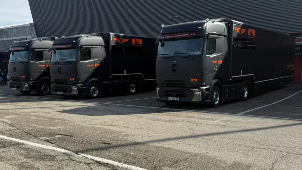 驰骋赛道之后,由奔驰卡车护航——Wensink Trucks向现代车队交付四辆Actros牵引车