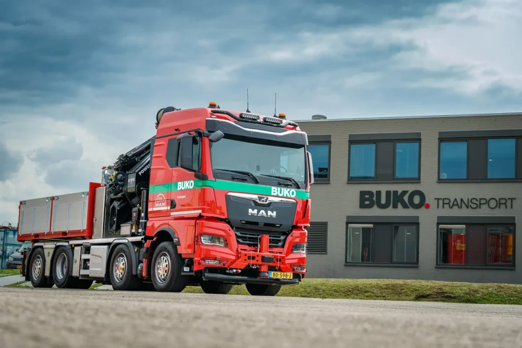 BUKO Transport迎来第250辆曼恩卡车:搭载随车起重机,兼具载货与牵引功能