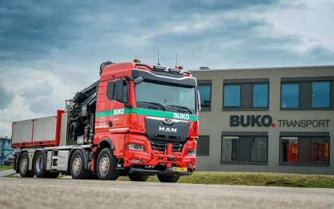 BUKO Transport迎来第250辆曼恩卡车：搭载随车起重机，兼具载货与牵引功能