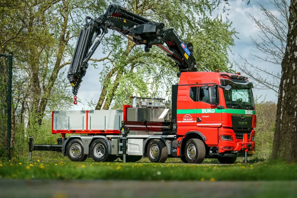BUKO Transport迎来第250辆曼恩卡车:搭载随车起重机,兼具载货与牵引功能