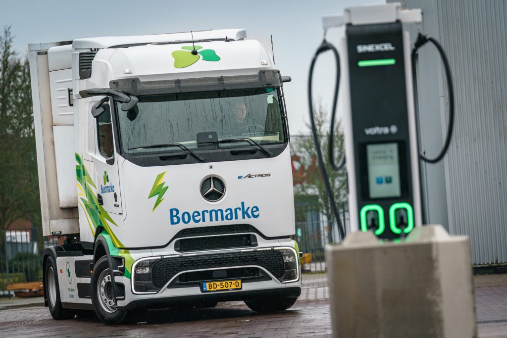 Boermarke首次引入梅赛德斯-奔驰卡车：两辆eActros 600开启零排放运输