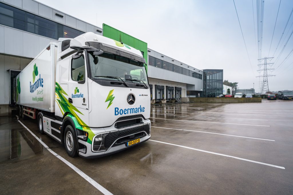 Boermarke首次引入梅赛德斯-奔驰卡车：两辆eActros 600开启零排放运输