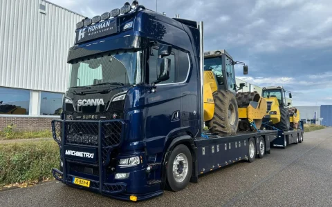 斯堪尼亚S770 V8梦想成真，用于运输土方机械