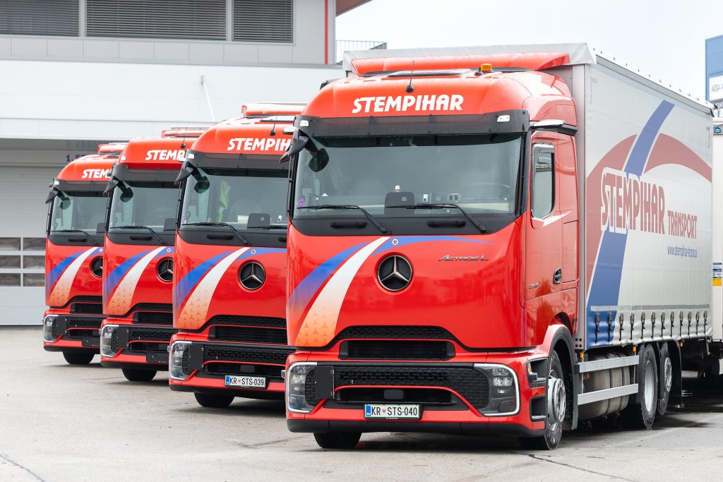 130年梅赛德斯-奔驰卡车：Štempihar Transport 37年坚守卡车发明者