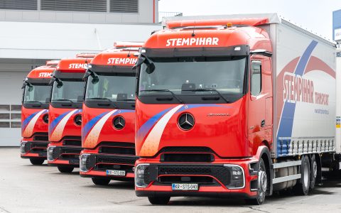 130年梅赛德斯-奔驰卡车：Štempihar Transport 37年坚守卡车发明者