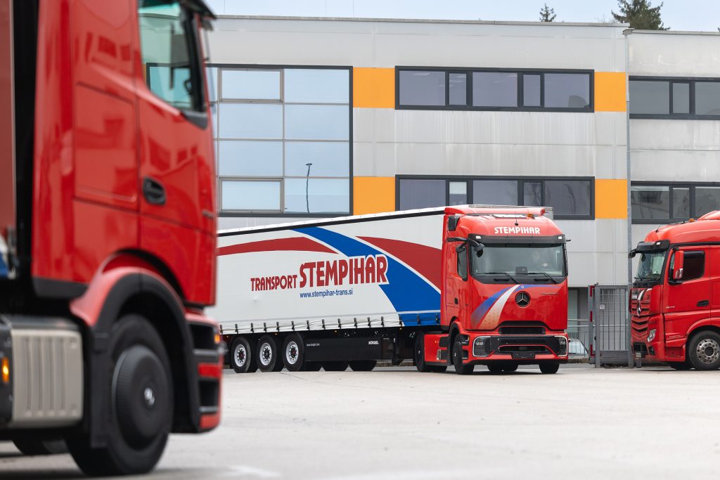 130年梅赛德斯-奔驰卡车：Štempihar Transport 37年坚守卡车发明者