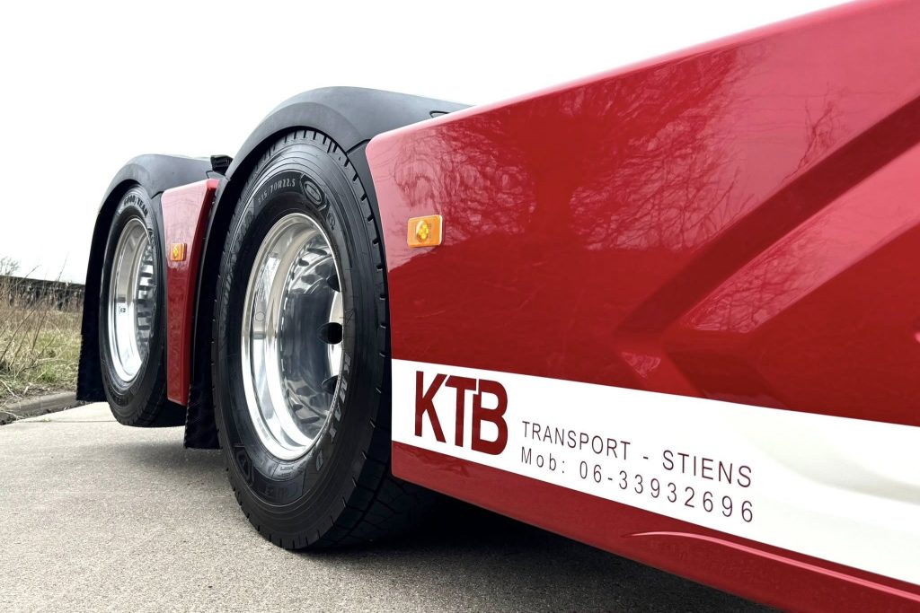 KTB公司迎来硬朗风格DAF XG牵引车