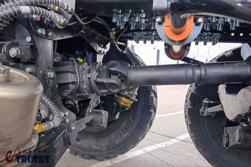 6x6+独立悬挂，军工背景的越野卡车！俄罗斯BAZ S36A51卡车听说过没？