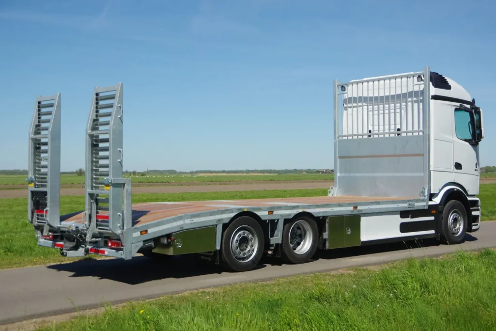 Veldhuizen推出基于梅赛德斯-奔驰eActros 600的运输平板车