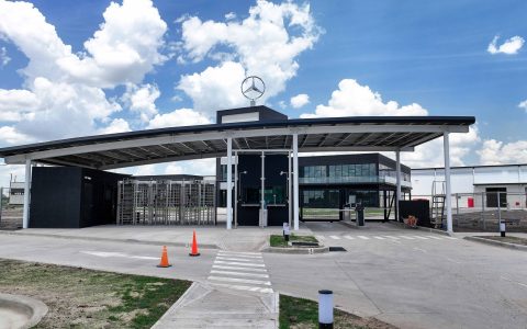Veldhuizen推出基于梅赛德斯-奔驰eActros 600的运输平板车