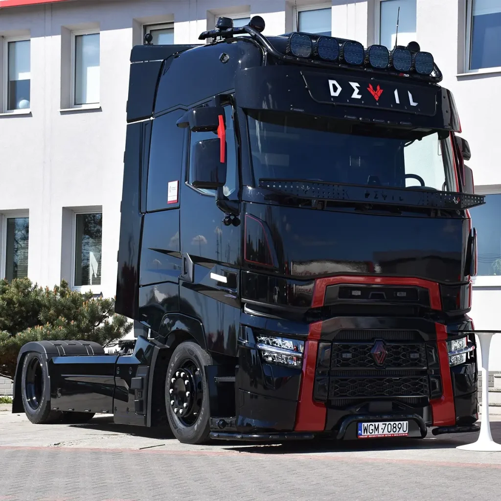 Devil Express再添雷诺T520高顶低底盘版:经典元素与现代改装交融