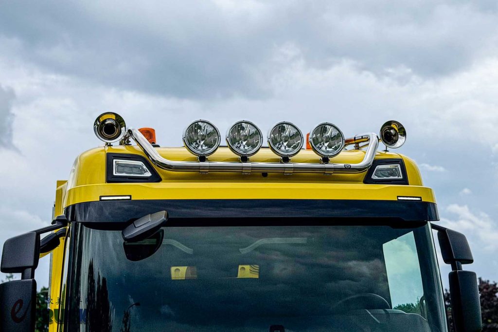 6轴巨无霸自卸车！12x4驱动+50吨总重，斯堪尼亚500 G自卸车实拍