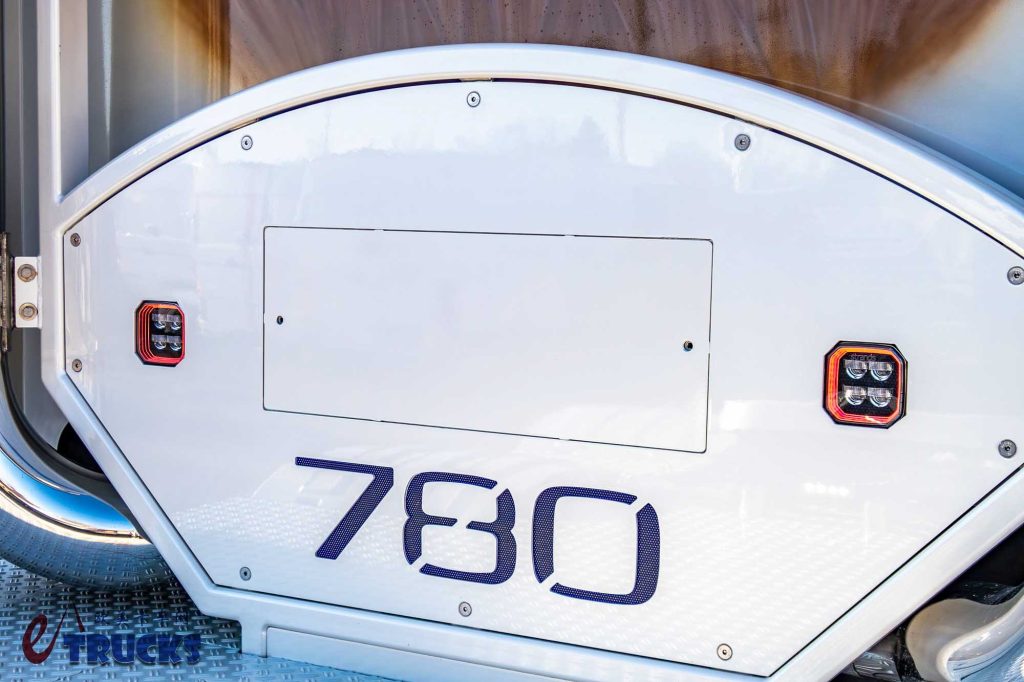 780马力的旗舰长头重卡！竟是平头卡车改装而来，沃尔沃VT5 Aero实拍