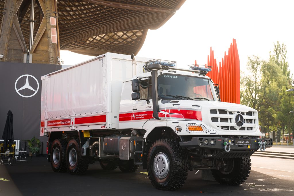 奔驰卡车亮相INTERSCHUTZ 2026：从Arocs到Zetros的坚固车辆解决方案
