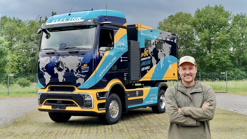 双轴驰骋旷野：梅赛德斯-奔驰eActros 600探险版与多款乌尼莫克亮相2026全轮驱动冒险展