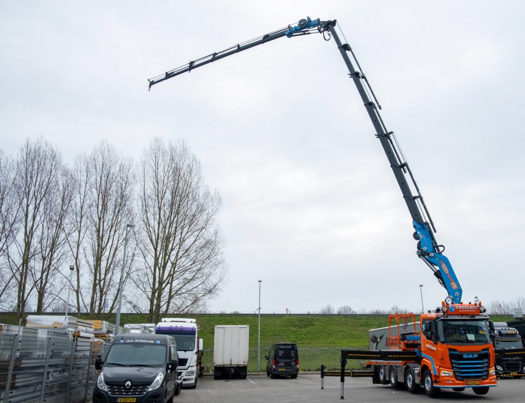 荷兰H.J. Engelage公司引进引人注目的四轴DAF XF530特种作业车