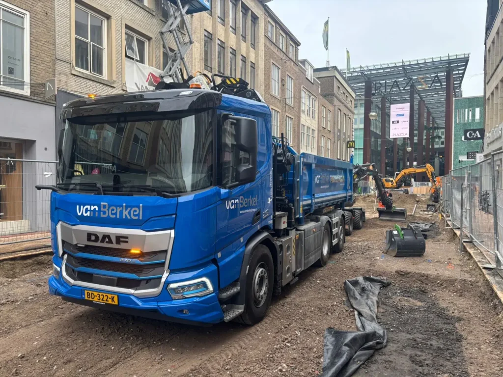 Van Berkel集团采用DAF XD 270 FAN Electric，实现建筑工地零排放运输
