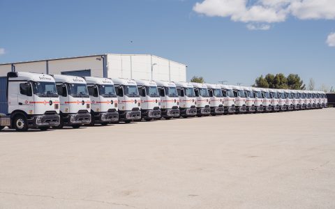 西班牙物流企业Baltransa新增25辆梅赛德斯-奔驰Actros L ProCabin，进一步强化危化品运输车队