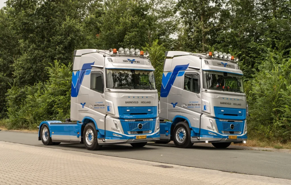 Van Veluw Transport公司接收三辆新牵引车:一台斯堪尼亚两台沃尔沃FH Aero