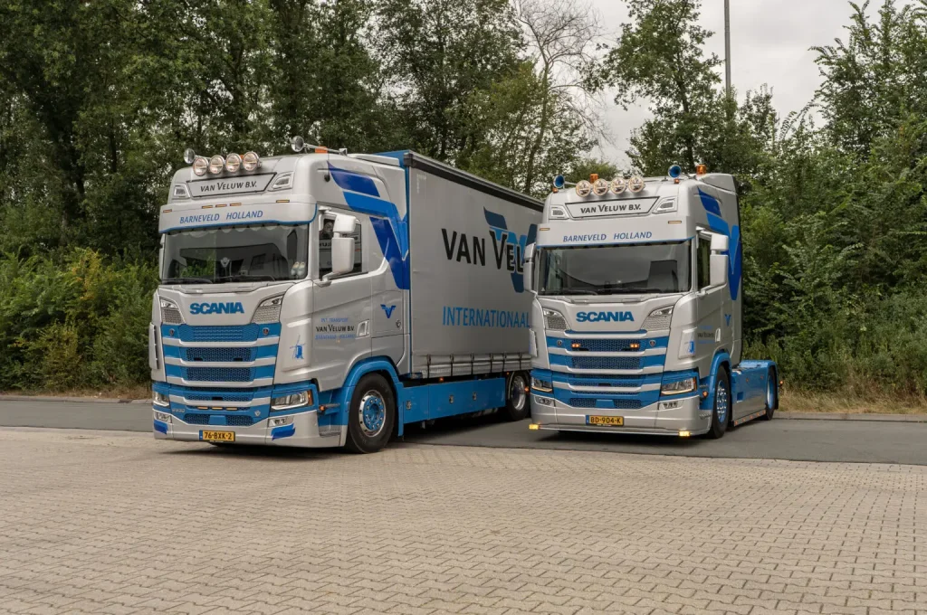 Van Veluw Transport公司接收三辆新牵引车:一台斯堪尼亚两台沃尔沃FH Aero