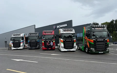 这家公司只买斯堪尼亚770马力4×2牵引车，一年内购入22辆
