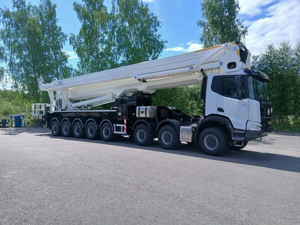 配备104米高空作业平台的Tatra Phoenix 16×16——这款巨兽已交付澳大利亚