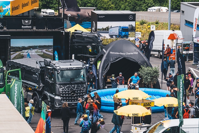 梅赛德斯-奔驰卡车亮相纽博格林卡车大奖赛:Actros 30周年庆典成为品牌展台焦点