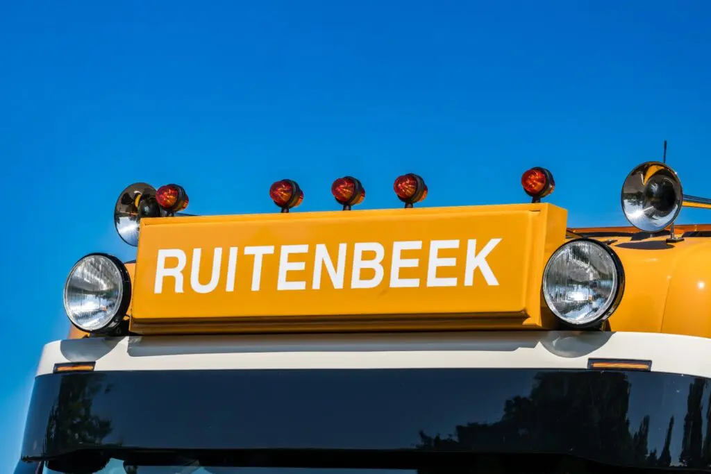 Ruitenbeek运输公司启用斯堪尼亚V8后桥转向随车吊,配95吨米起重机