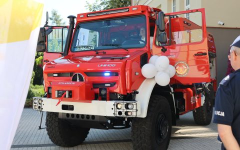 波兰奥古斯托夫志愿消防队迎来罕见新战车：乌尼莫克U5023中型救援消防车
