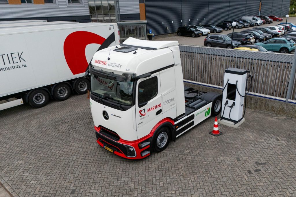 Martens Logistiek公司投入运营第二辆奔驰eActros 600电动卡车
