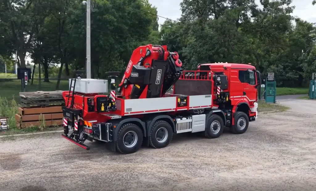 卢布林公司迎来巨型液压起重机：MAN TGS 8×8配Fassi F2150