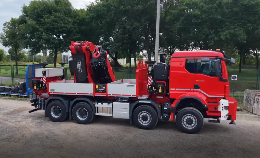 卢布林公司迎来巨型液压起重机：MAN TGS 8×8配Fassi F2150