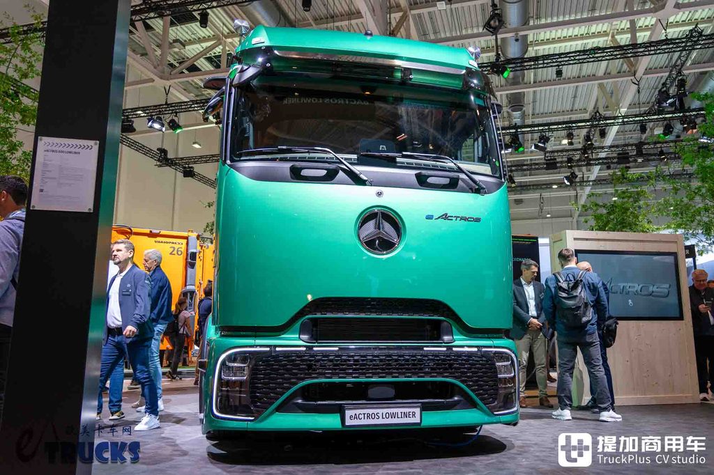2026IAA:长途电动重卡也能玩低鞍座?奔驰eActros Lowliner牵引车深度实拍评测