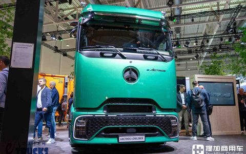 2026IAA：长途电动重卡也能玩低鞍座？奔驰eActros Lowliner牵引车深度实拍评测