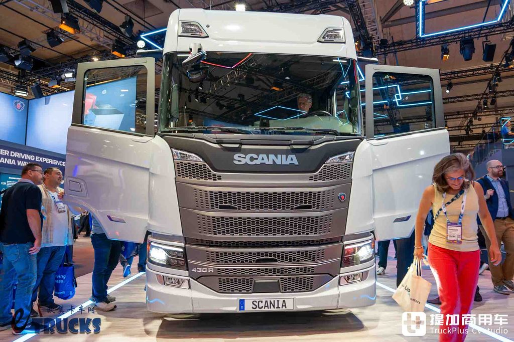 2026IAA:全新前脸、隐藏门把手,还有电子后视镜?斯堪尼亚新款Dynamic 430 R牵引车深度实拍评测