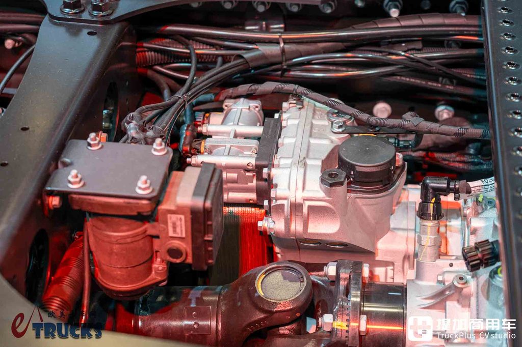 2026IAA:欧卡七雄我第八!欧洲最便宜的新卡车?福特F-MAX深度实拍评测
