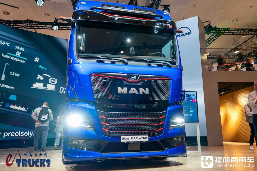 2026IAA:续航720公里!前脸加长12厘米,还带OK窗?曼恩新款eTGX电动重卡实拍