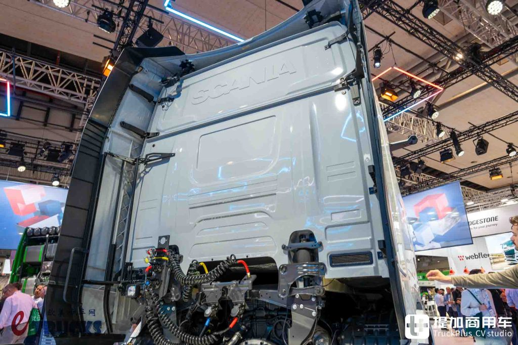 2026IAA:全新前脸、隐藏门把手,还有电子后视镜?斯堪尼亚新款Dynamic 430 R牵引车深度实拍评测