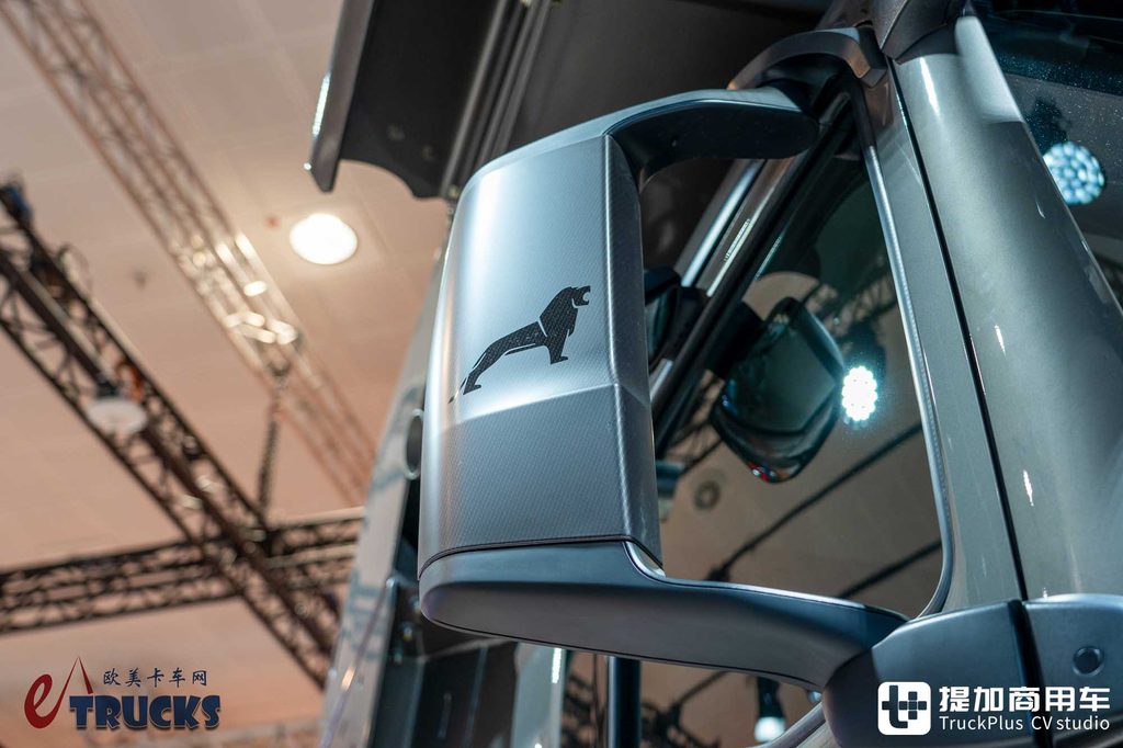 2026IAA：总重可达60吨！黑红定制套件加身，曼恩TGS 60.540矿用自卸车深度实拍评测