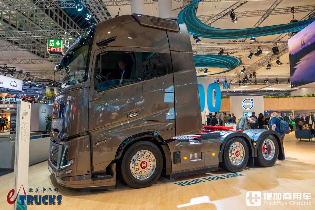 2026IAA:欧卡马力王驾到!当780匹遇上低风阻,沃尔沃FH 16 Aero旗舰牵引车深度实拍评测