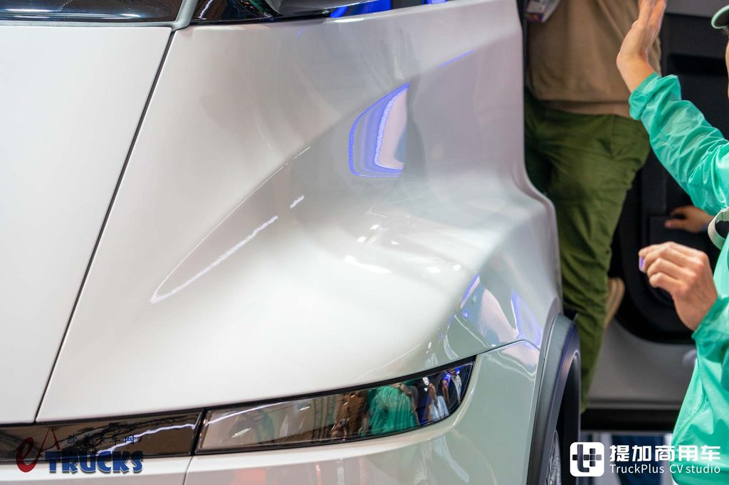 2026IAA:地球上最先进的电动重卡?实则有不少妥协!特斯拉Semi深度实拍评测