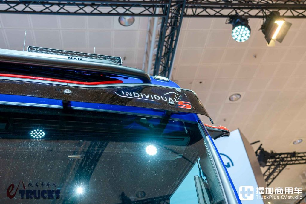 2026IAA:续航720公里!前脸加长12厘米,还带OK窗?曼恩新款eTGX电动重卡实拍