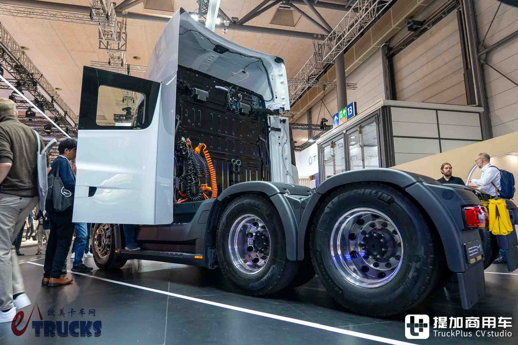 2026IAA:地球上最先进的电动重卡?实则有不少妥协!特斯拉Semi深度实拍评测