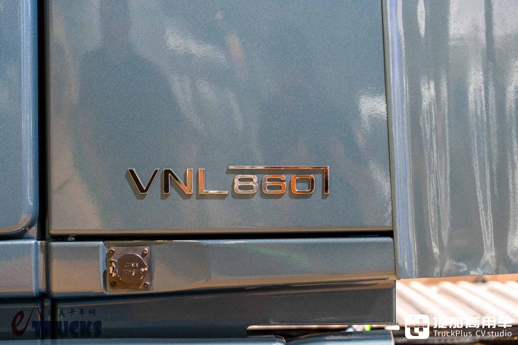 2026IAA：房车级超大生活舱！欧洲血统的美国卡车？沃尔沃VNL长头卡车实拍评测
