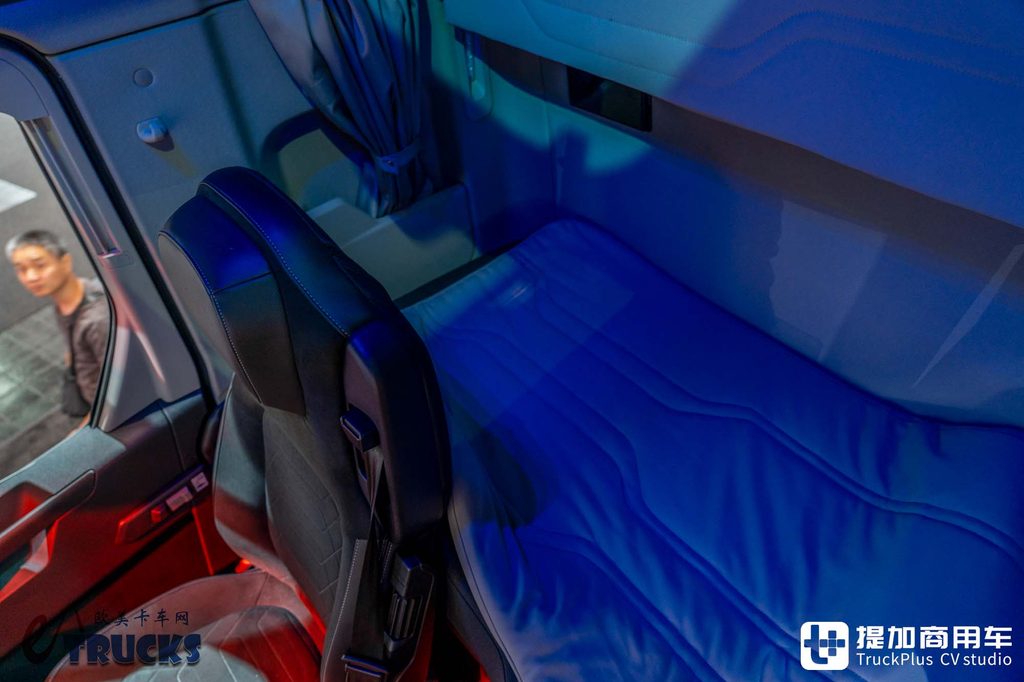 2026IAA:欧卡七雄我第八!欧洲最便宜的新卡车?福特F-MAX深度实拍评测